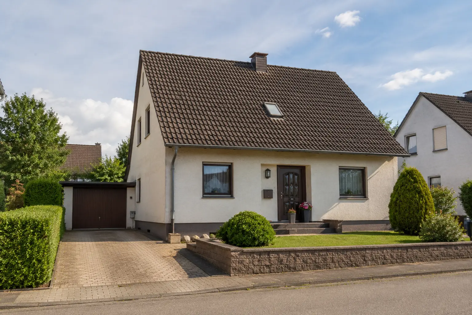 Einfamilienhaus mit Vorgarten in Saarbrücken